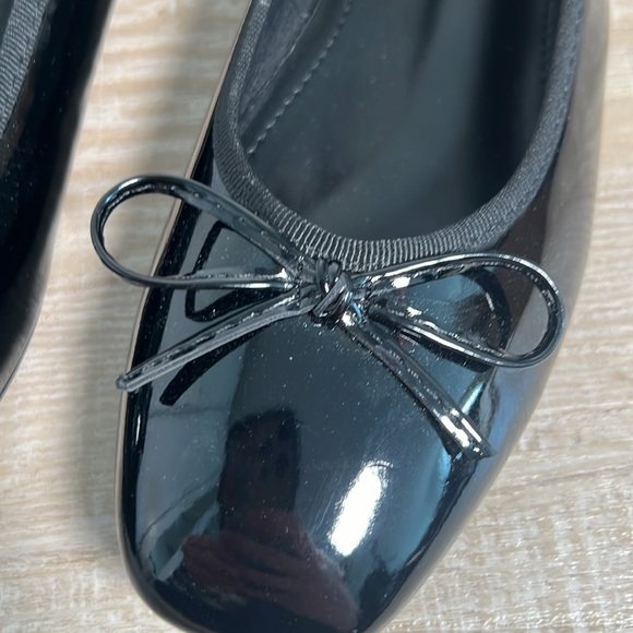 Flats - Picture 2 of 4